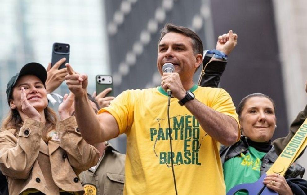 Veritá: Flávio Bolsonaro tem 51,56% contra 48,44% de Lula no 2º turno