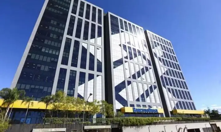 Bancos se protegem enquanto famílias e empresas enfrentam o custo do crédito caro