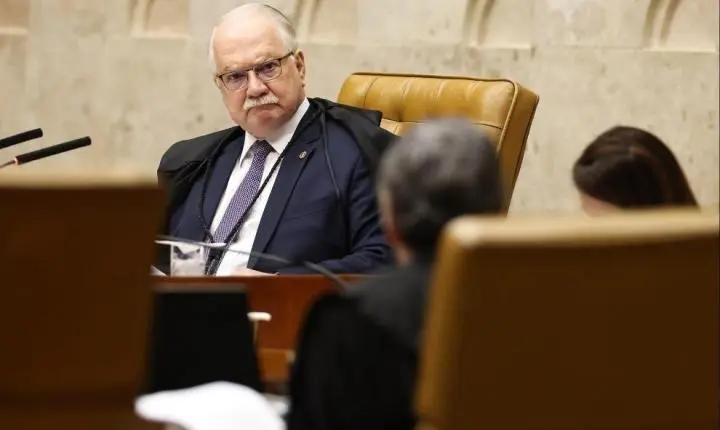Fachin contraria Moraes e tira Mendonça do inquérito das fake news