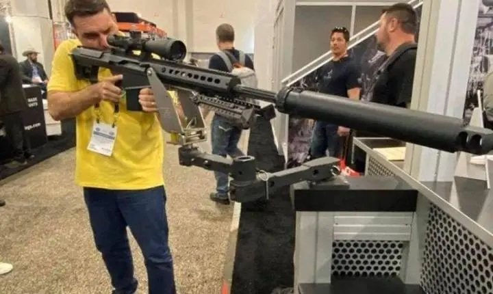 Flávio quer derrubar regras de Lula e mudar política de armas no país