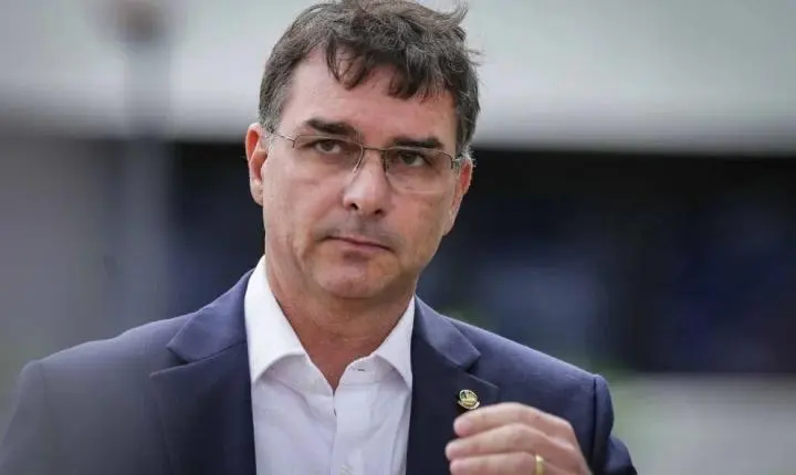 Possível ataque hacker trava registro de Flávio Bolsonaro à Presidência